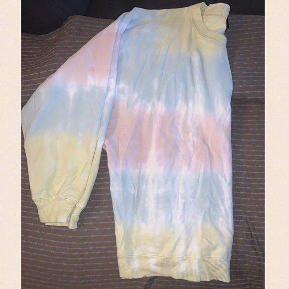 Last 2!! Limeade French Terry Tie Dye Raglan - Picture 8 of 13